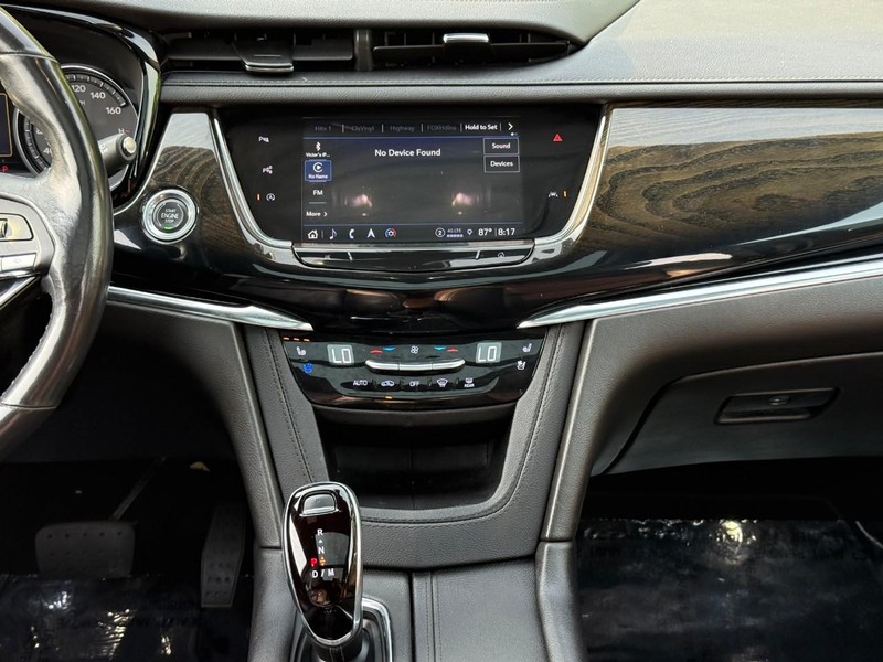 Cadillac XT6 Vehicle Full-screen Gallery Image 16