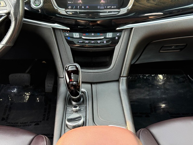Cadillac XT6 Vehicle Full-screen Gallery Image 17