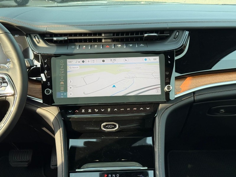 Jeep Grand Cherokee Vehicle Full-screen Gallery Image 8