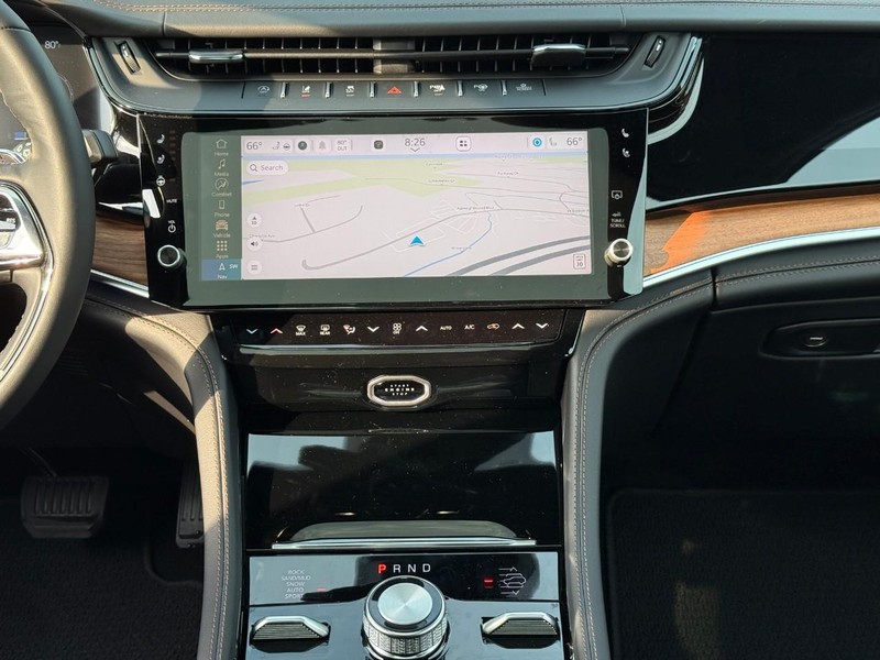 Jeep Grand Cherokee Vehicle Full-screen Gallery Image 9