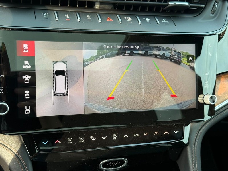 Jeep Grand Cherokee Vehicle Full-screen Gallery Image 19