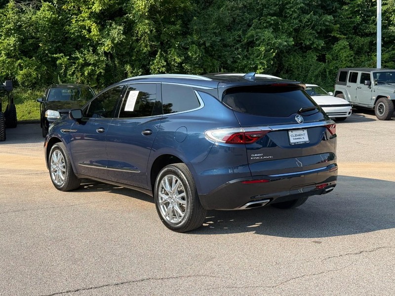 Buick Enclave Vehicle Full-screen Gallery Image 3