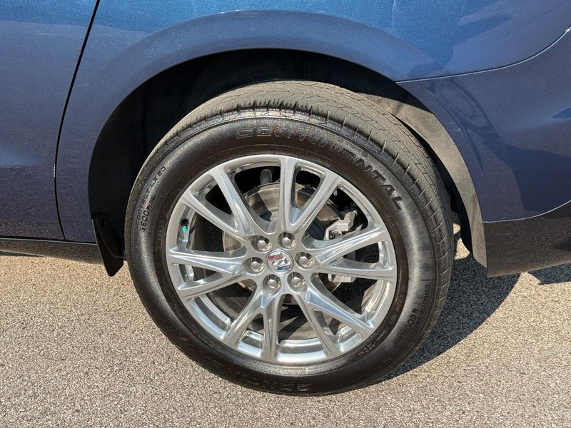 Buick Enclave Vehicle Full-screen Gallery Image 4