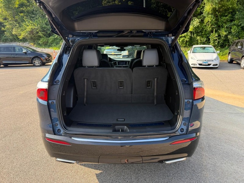 Buick Enclave Vehicle Full-screen Gallery Image 5