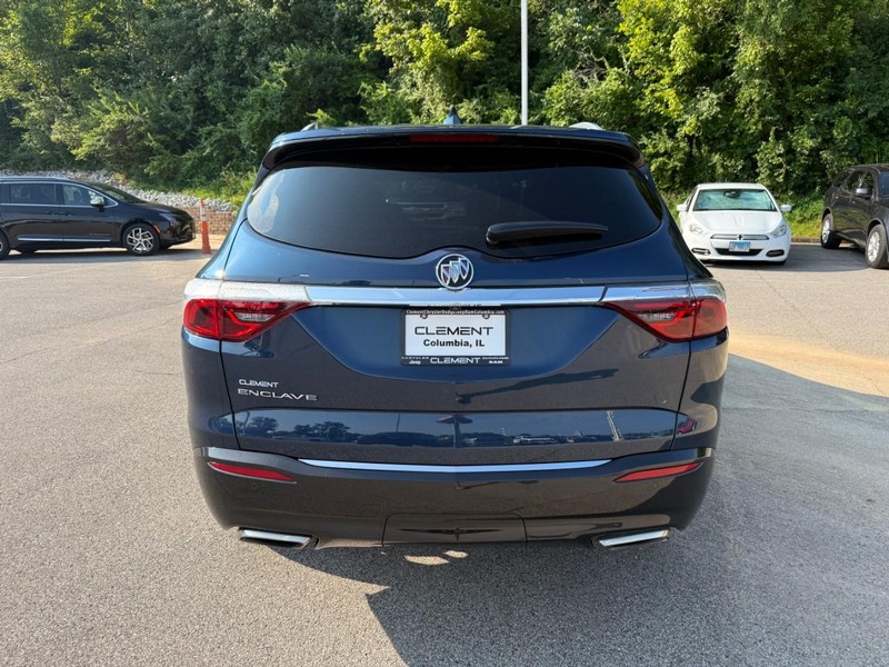 Buick Enclave Vehicle Full-screen Gallery Image 6