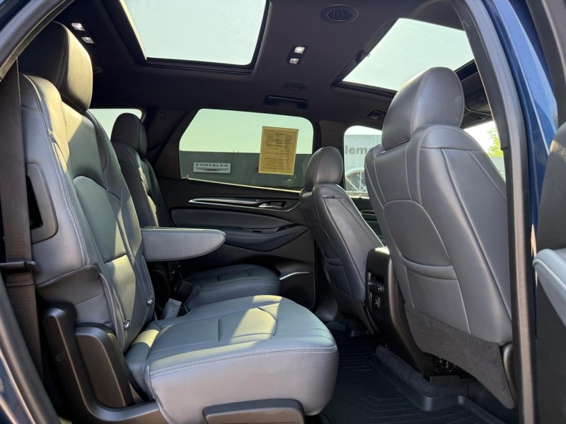 Buick Enclave Vehicle Full-screen Gallery Image 10