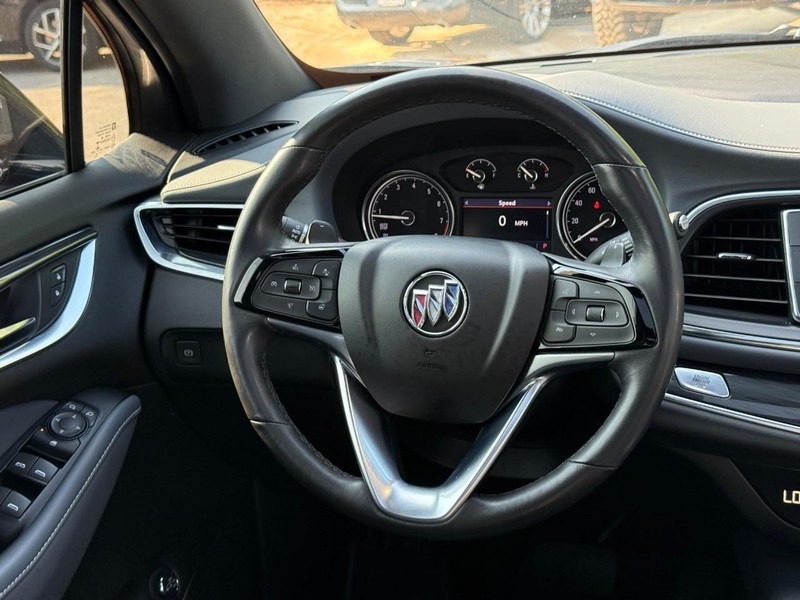 Buick Enclave Vehicle Full-screen Gallery Image 13