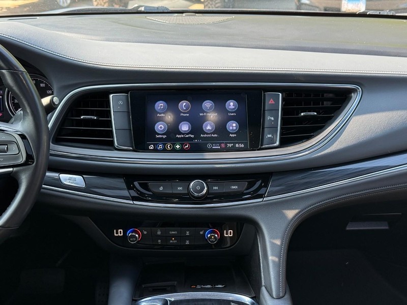 Buick Enclave Vehicle Full-screen Gallery Image 14