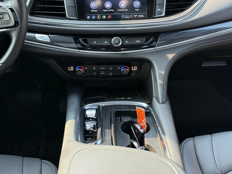 Buick Enclave Vehicle Full-screen Gallery Image 15
