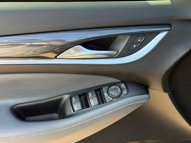 Buick Enclave Vehicle Full-screen Gallery Image 16