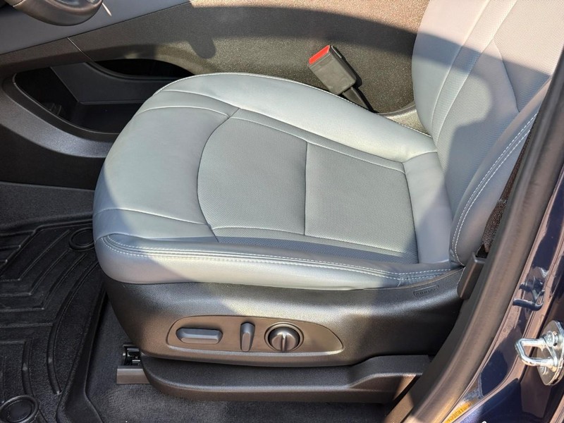Buick Enclave Vehicle Full-screen Gallery Image 17