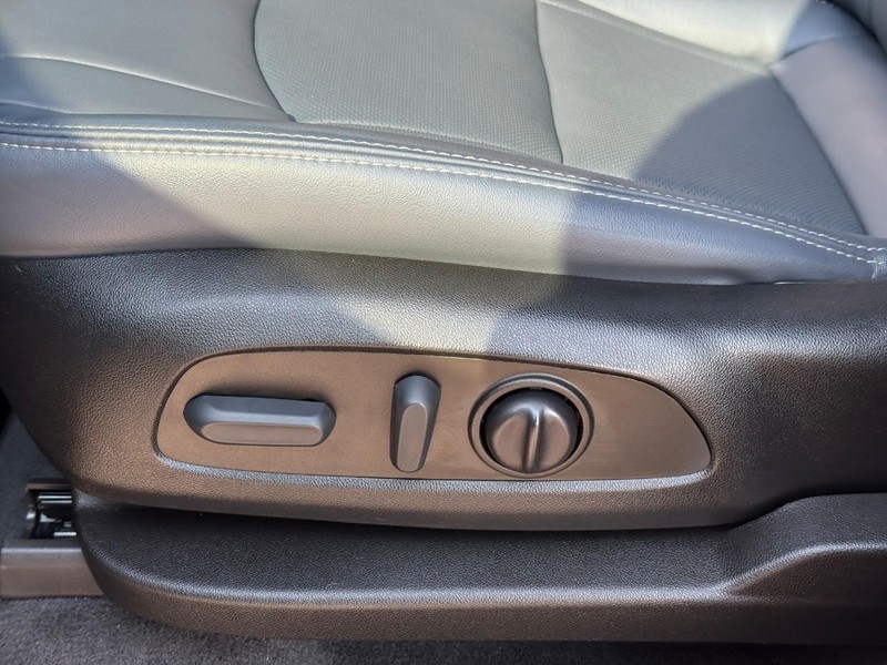 Buick Enclave Vehicle Full-screen Gallery Image 18