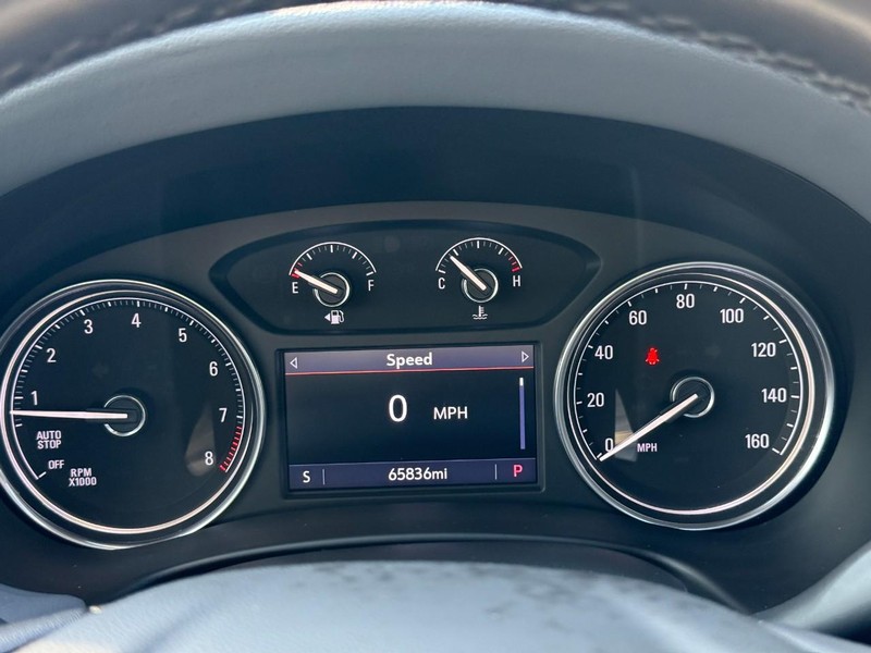 Buick Enclave Vehicle Full-screen Gallery Image 21