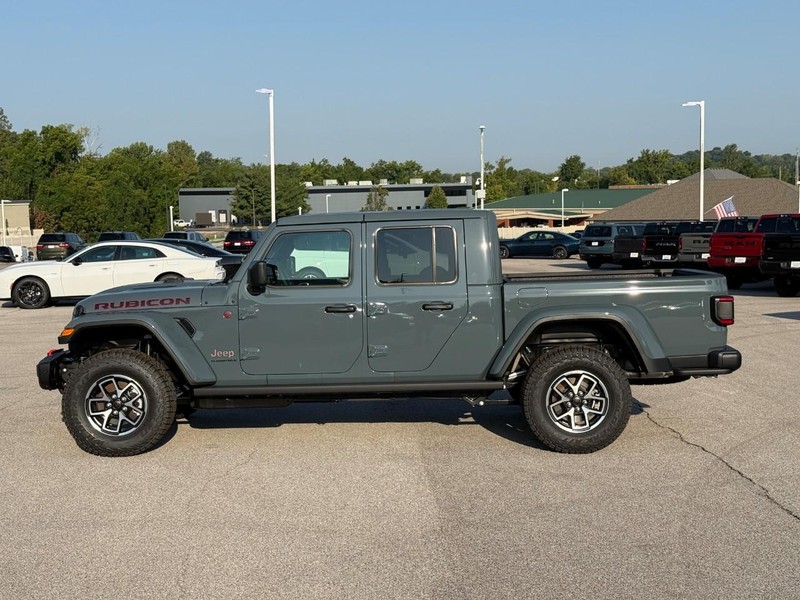 Jeep Gladiator Vehicle Image 03