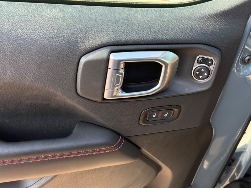 Jeep Gladiator Vehicle Image 13