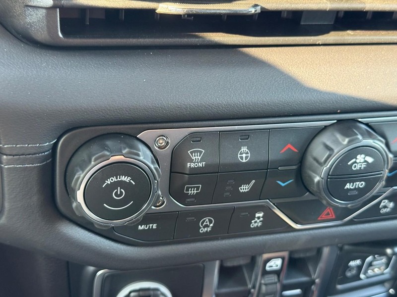 Jeep Gladiator Vehicle Image 16
