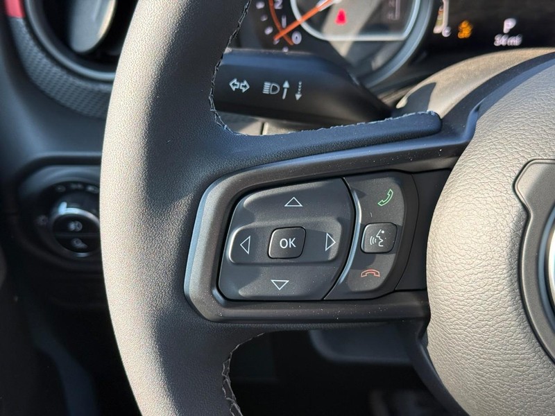 Jeep Gladiator Vehicle Image 18
