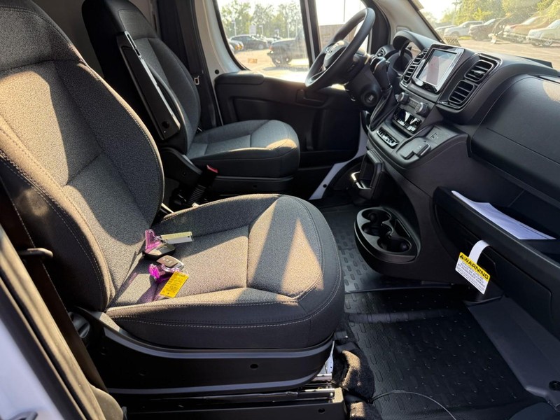 Ram ProMaster Cargo Van Vehicle Full-screen Gallery Image 6