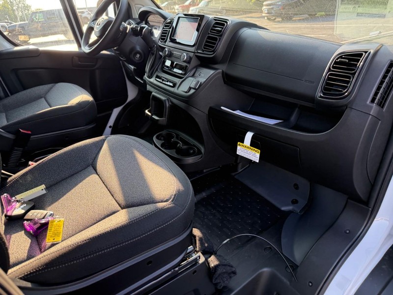 Ram ProMaster Cargo Van Vehicle Full-screen Gallery Image 7