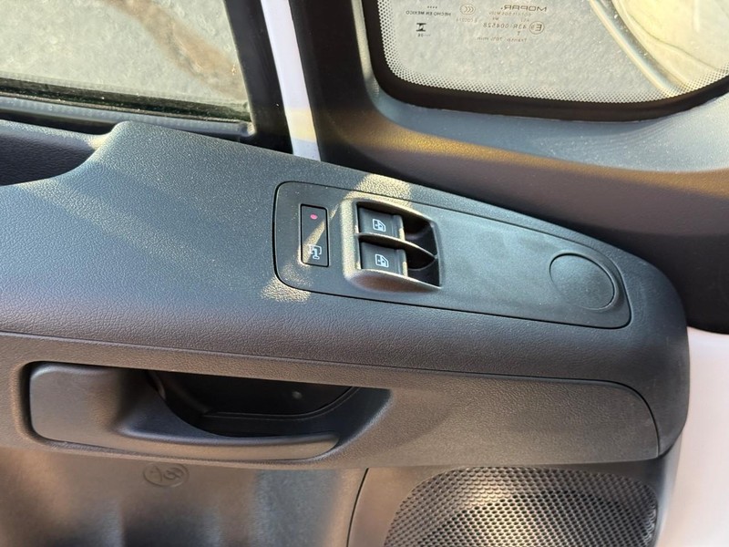 Ram ProMaster Cargo Van Vehicle Full-screen Gallery Image 8