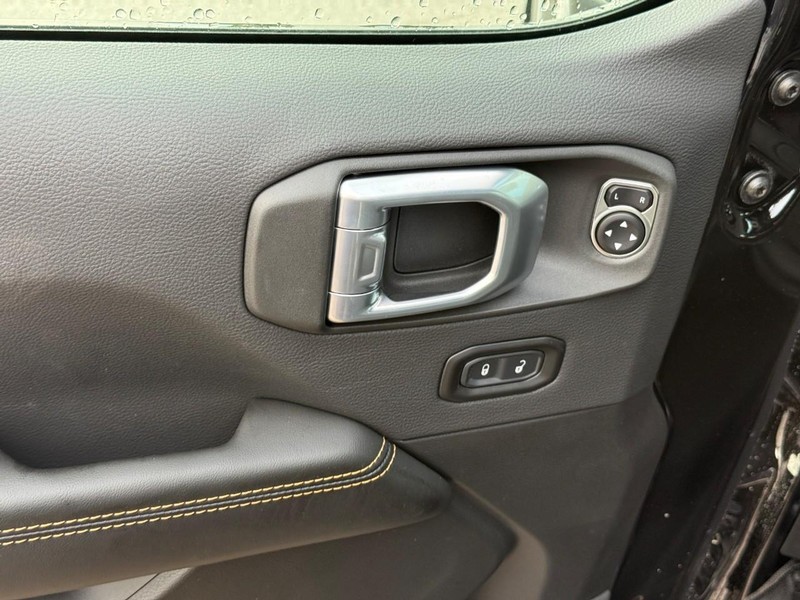 Jeep Wrangler Vehicle Image 13