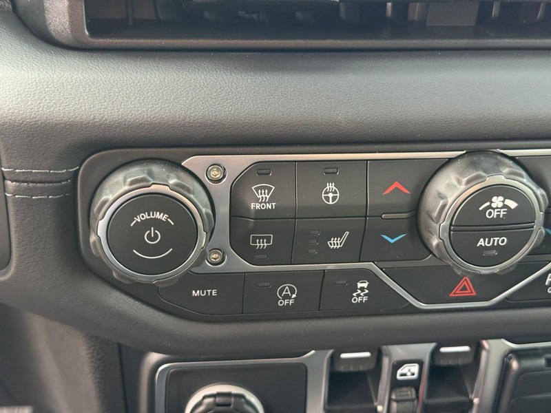 Jeep Wrangler Vehicle Image 19