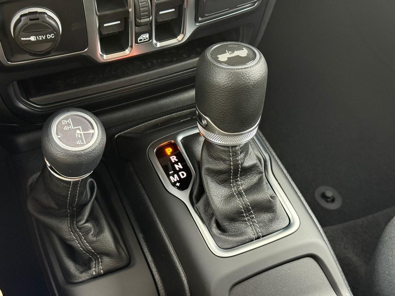 Jeep Wrangler Vehicle Image 17