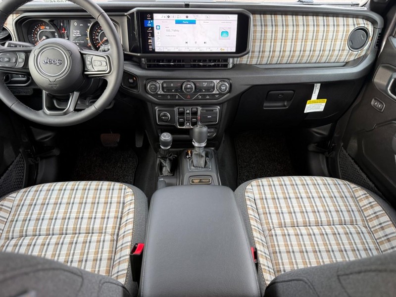 Jeep Wrangler Vehicle Full-screen Gallery Image 6