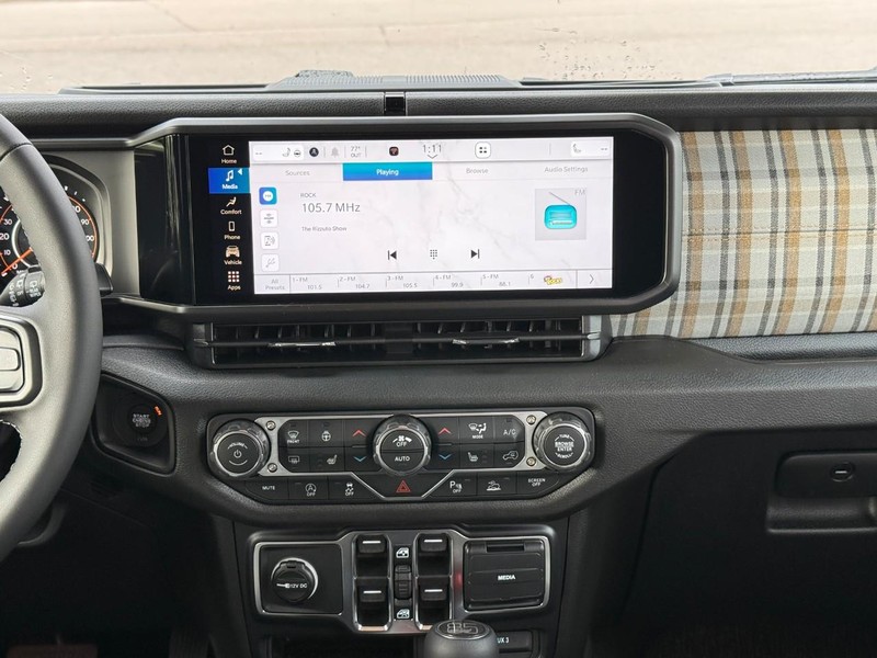 Jeep Wrangler Vehicle Full-screen Gallery Image 9