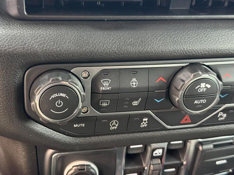 Jeep Wrangler Vehicle Full-screen Gallery Image 16
