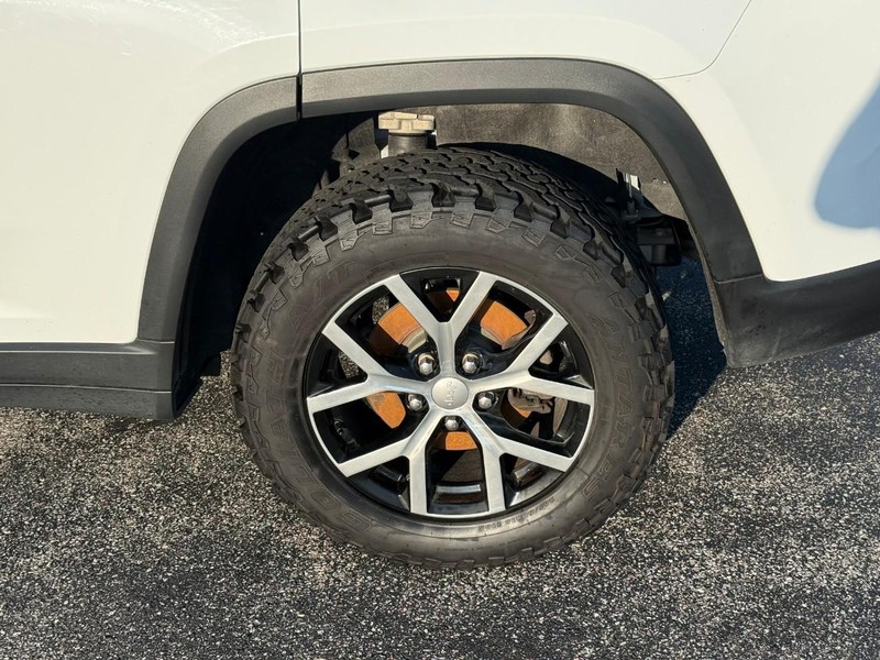 Jeep Grand Cherokee Vehicle Image 05