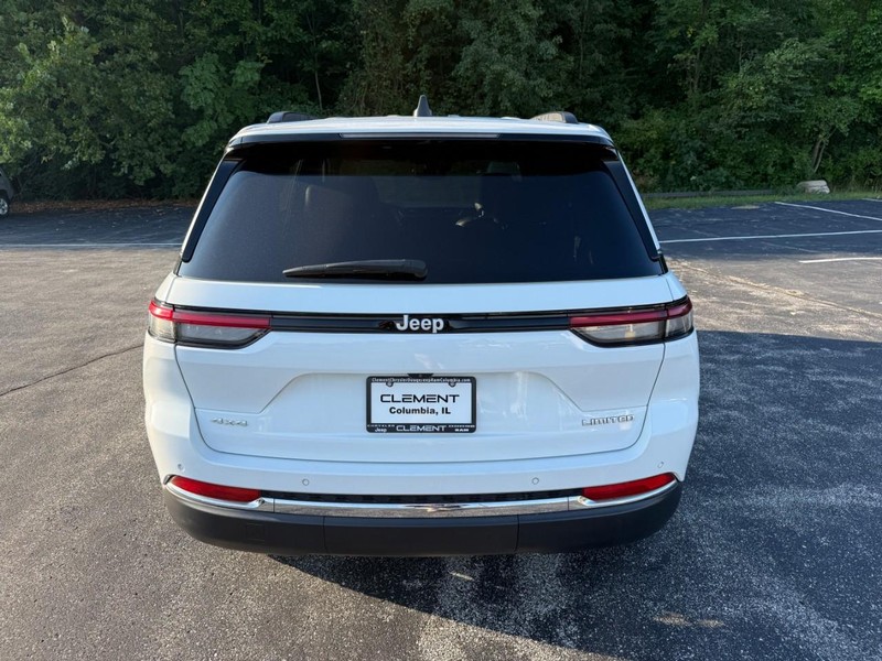 Jeep Grand Cherokee Vehicle Image 09