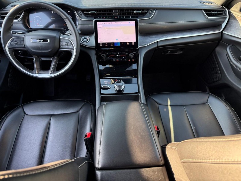 Jeep Grand Cherokee Vehicle Image 15