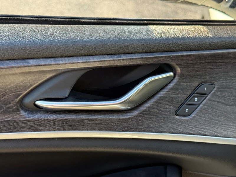 Jeep Grand Cherokee Vehicle Image 20