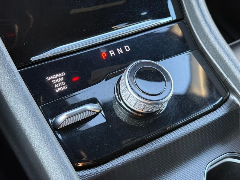 Jeep Grand Cherokee Vehicle Image 23
