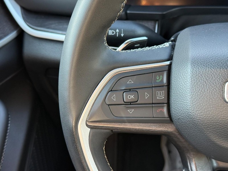 Jeep Grand Cherokee Vehicle Image 26