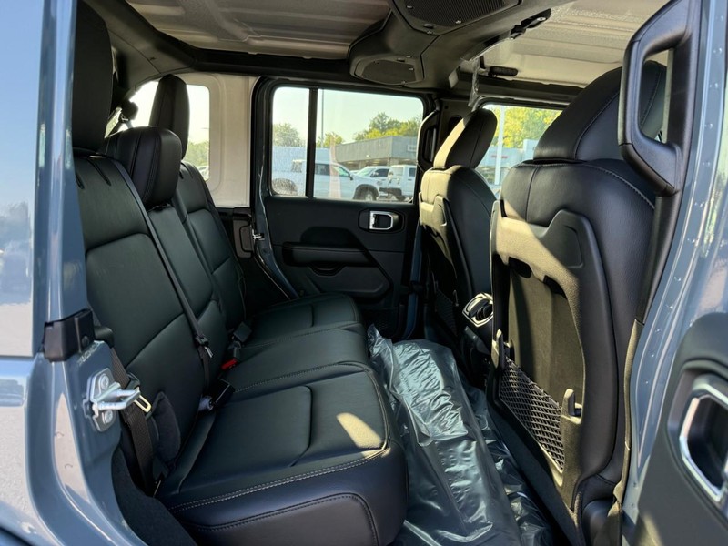 Jeep Wrangler Vehicle Image 05
