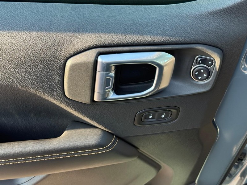 Jeep Wrangler Vehicle Image 12