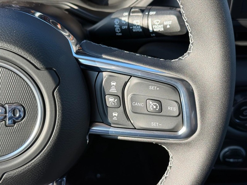 Jeep Wrangler Vehicle Image 16