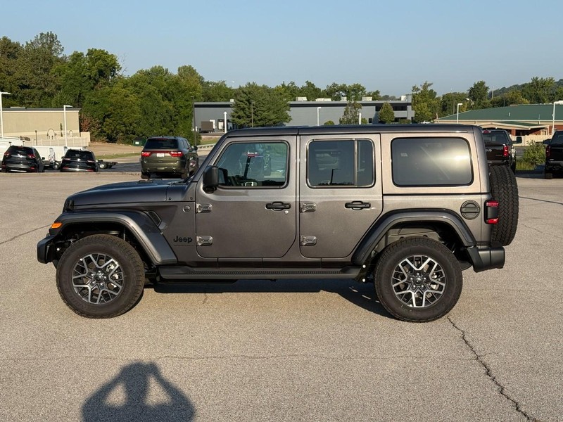 Jeep Wrangler Vehicle Image 03