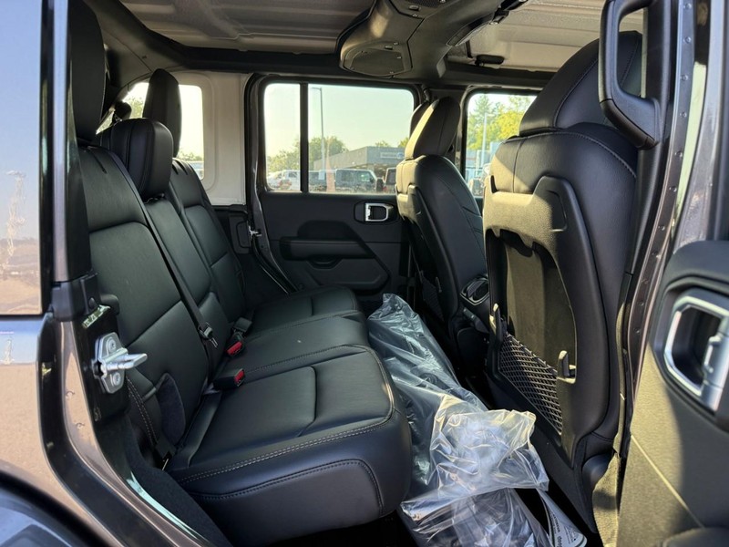 Jeep Wrangler Vehicle Image 05