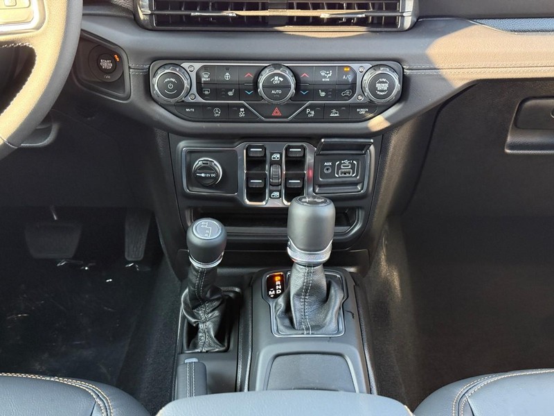 Jeep Wrangler Vehicle Image 11