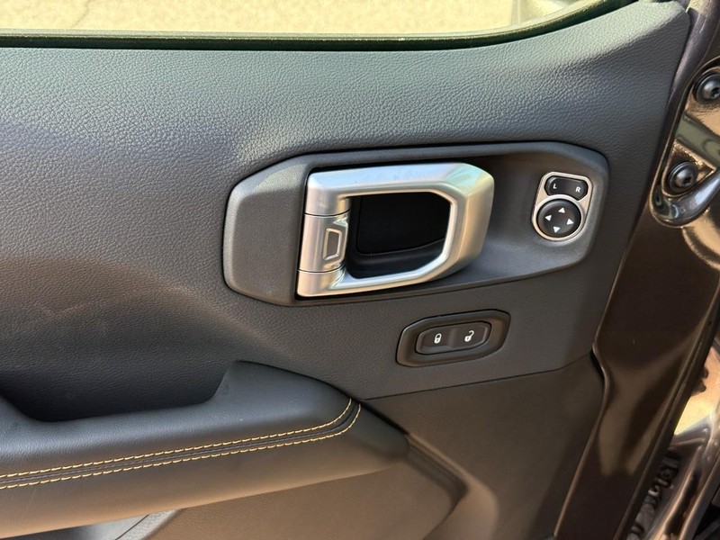 Jeep Wrangler Vehicle Image 12