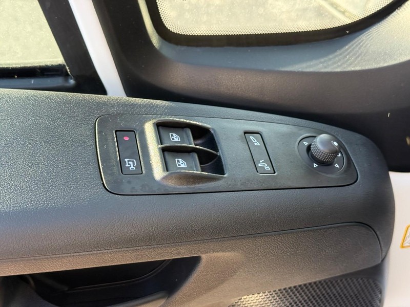 Ram ProMaster Cargo Van Vehicle Image 12