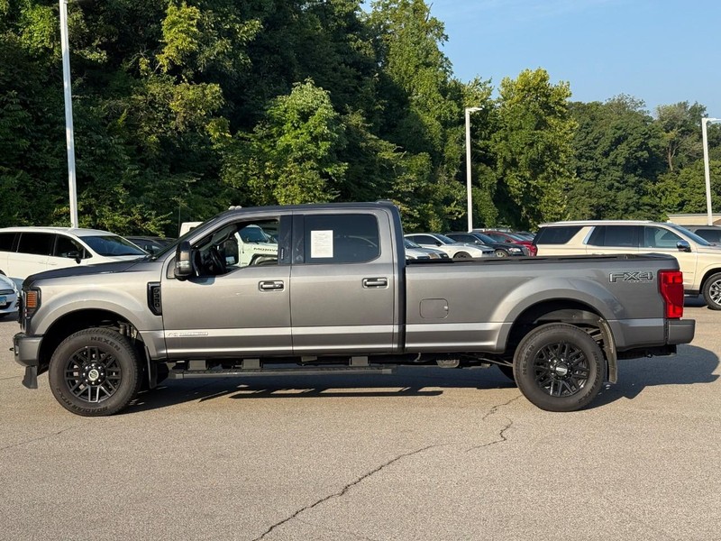 Ford Super Duty F-350 SRW Vehicle Full-screen Gallery Image 2