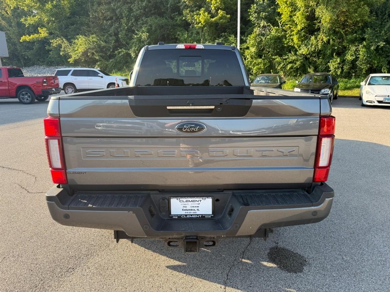 Ford Super Duty F-350 SRW Vehicle Full-screen Gallery Image 6