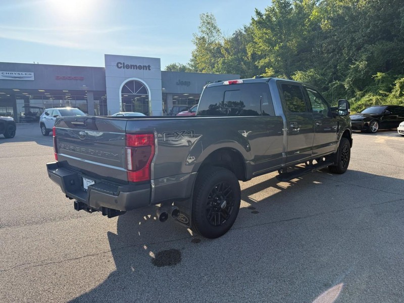 Ford Super Duty F-350 SRW Vehicle Full-screen Gallery Image 7