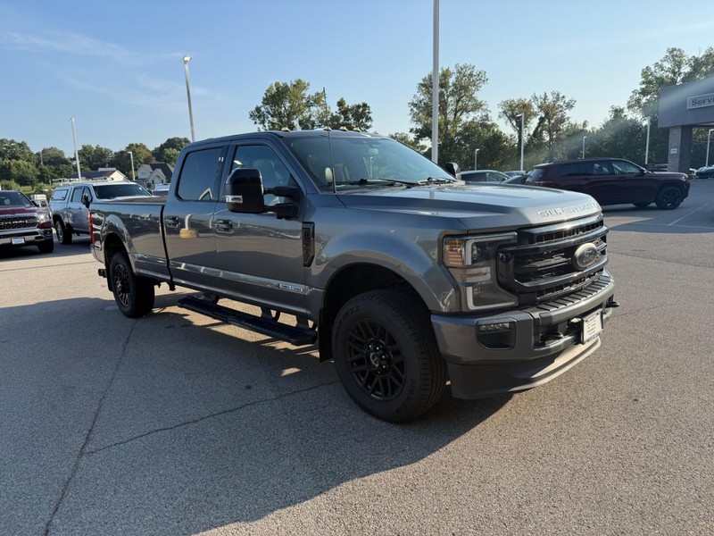 Ford Super Duty F-350 SRW Vehicle Full-screen Gallery Image 8