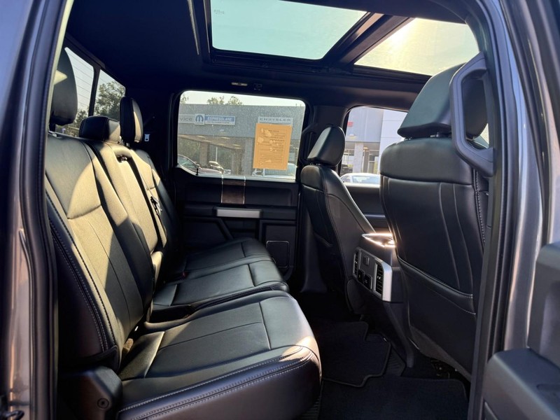 Ford Super Duty F-350 SRW Vehicle Full-screen Gallery Image 10