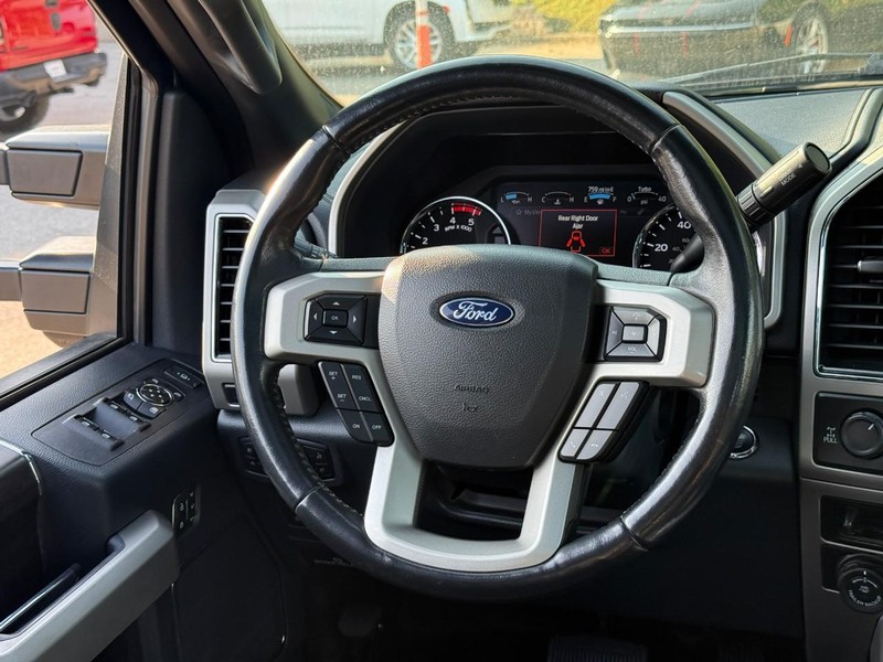 Ford Super Duty F-350 SRW Vehicle Full-screen Gallery Image 12